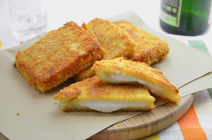 Mozzarella in carrozza (f)
