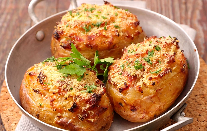 Patate ripiene* formaggio(f) e Salsiccia(s)